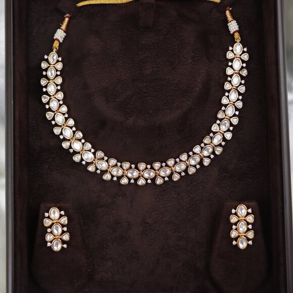 Elegant Floral Kundan Necklace & Earrings Set, JP40 - Picture 6 of 12